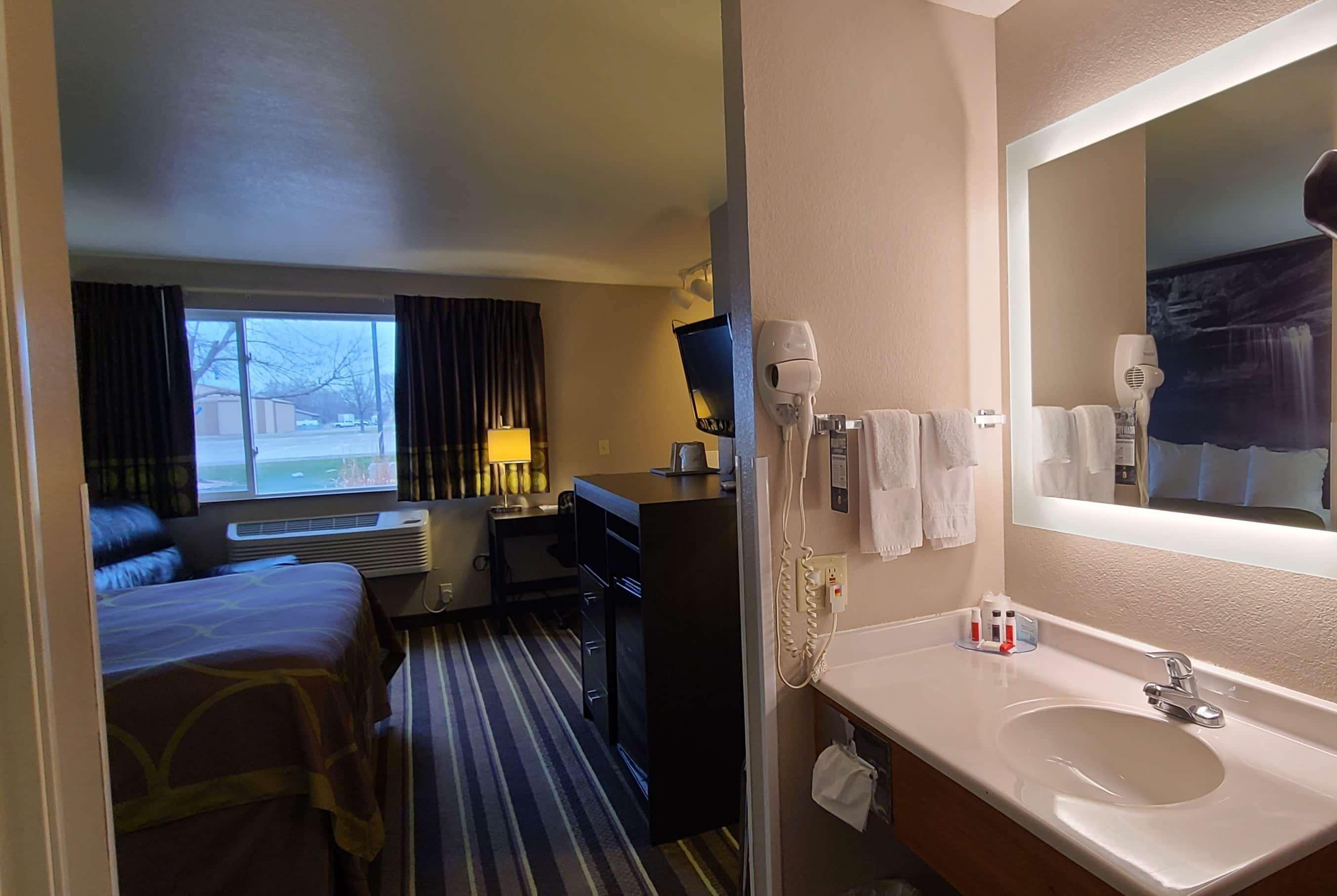 Hotel Super 8 By Wyndham Brookings Zewnętrze zdjęcie